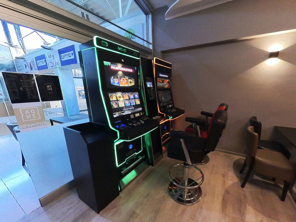 Geldspielautomaten in Bar Inside